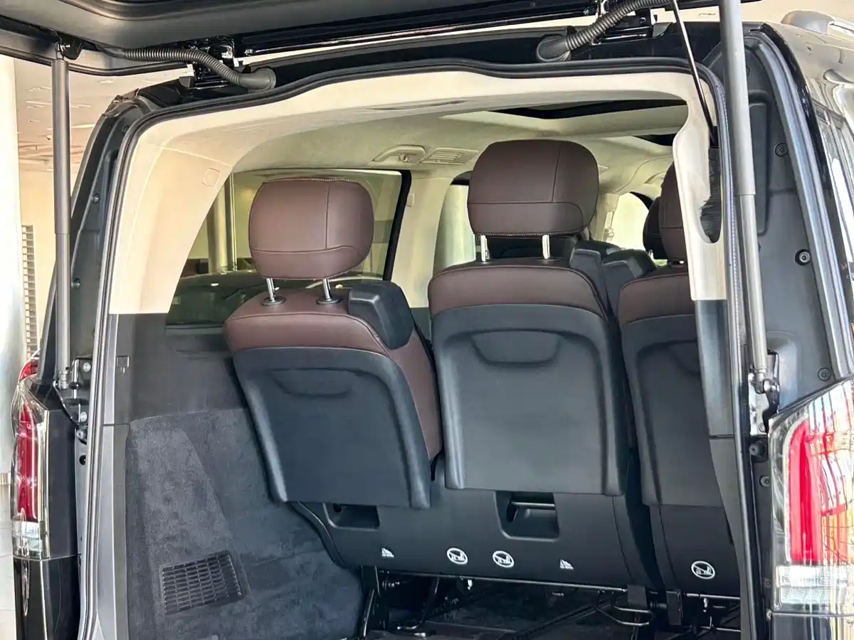 Mercedes-Benz V-Class 2024 V 300 L Long Wheelbase Luxury Edition фото 7