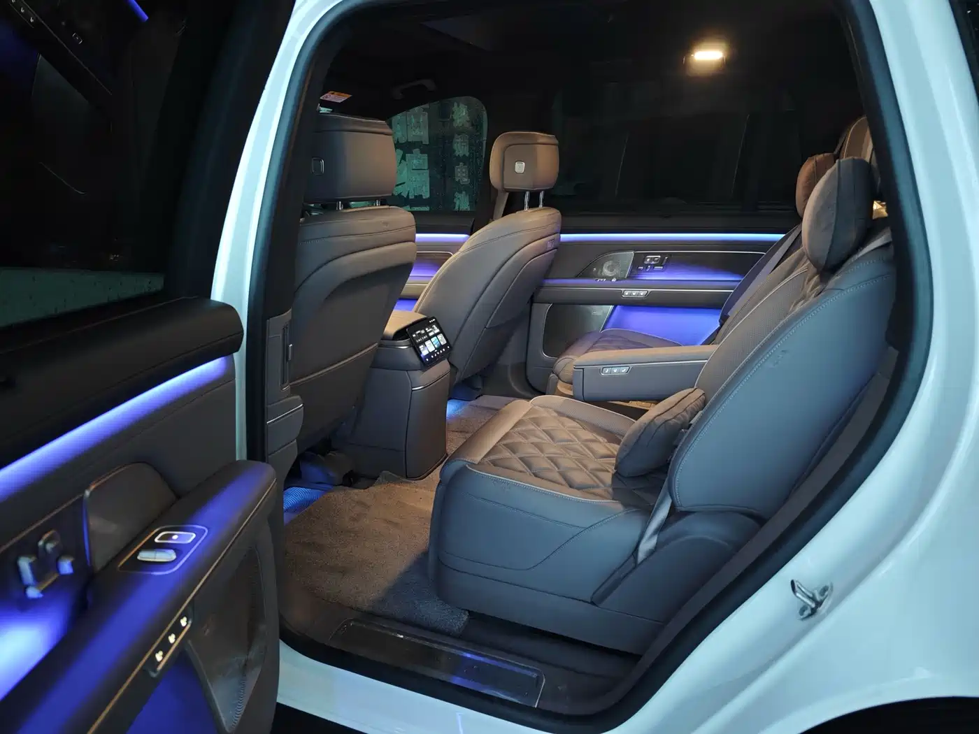NIO ES8 2026 2025 Model 6-Seat Executive Luxury Edition