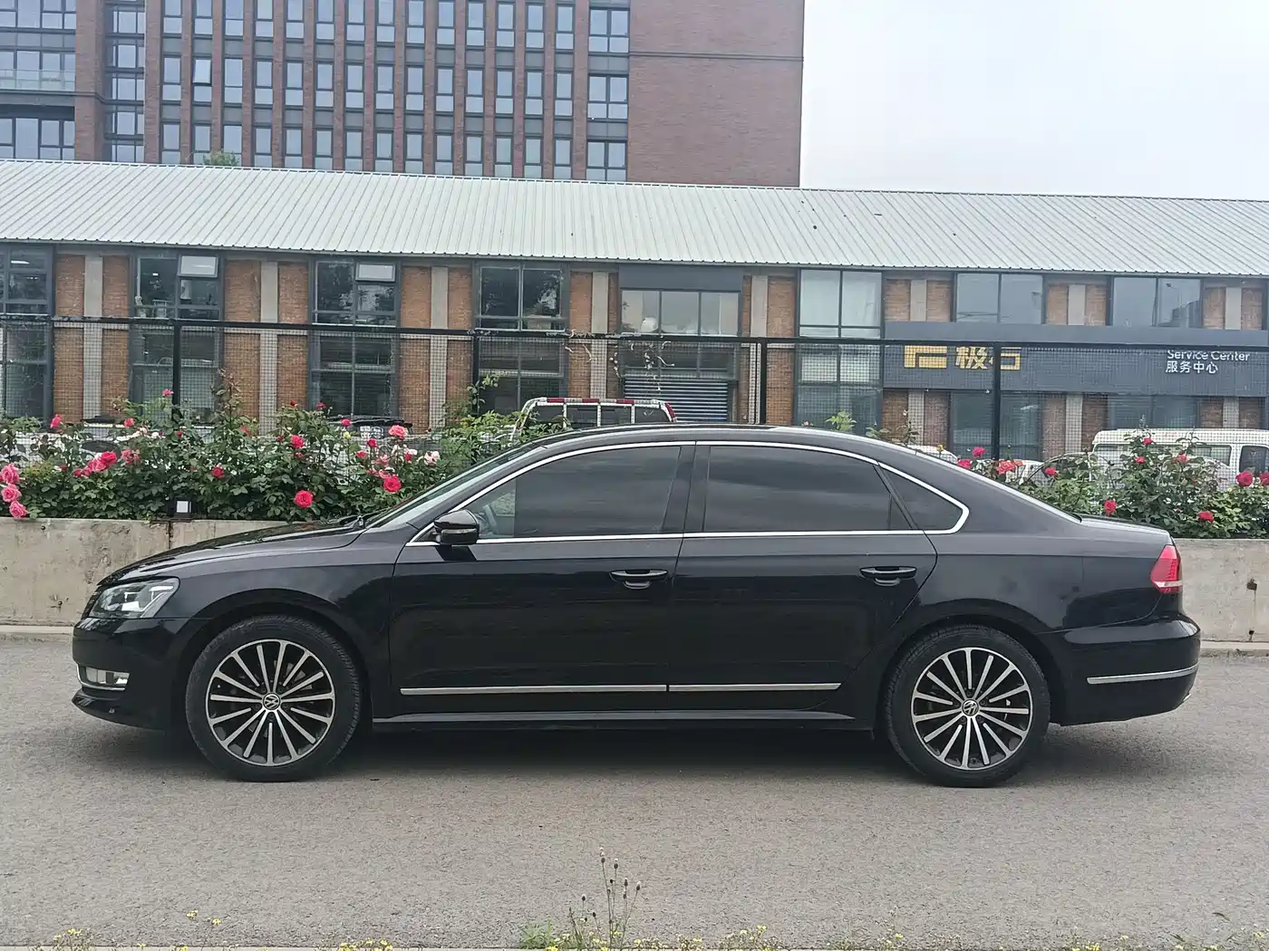 Volkswagen Passat 2014 1.8TSI DSG Executive Navigation Edition фото 5
