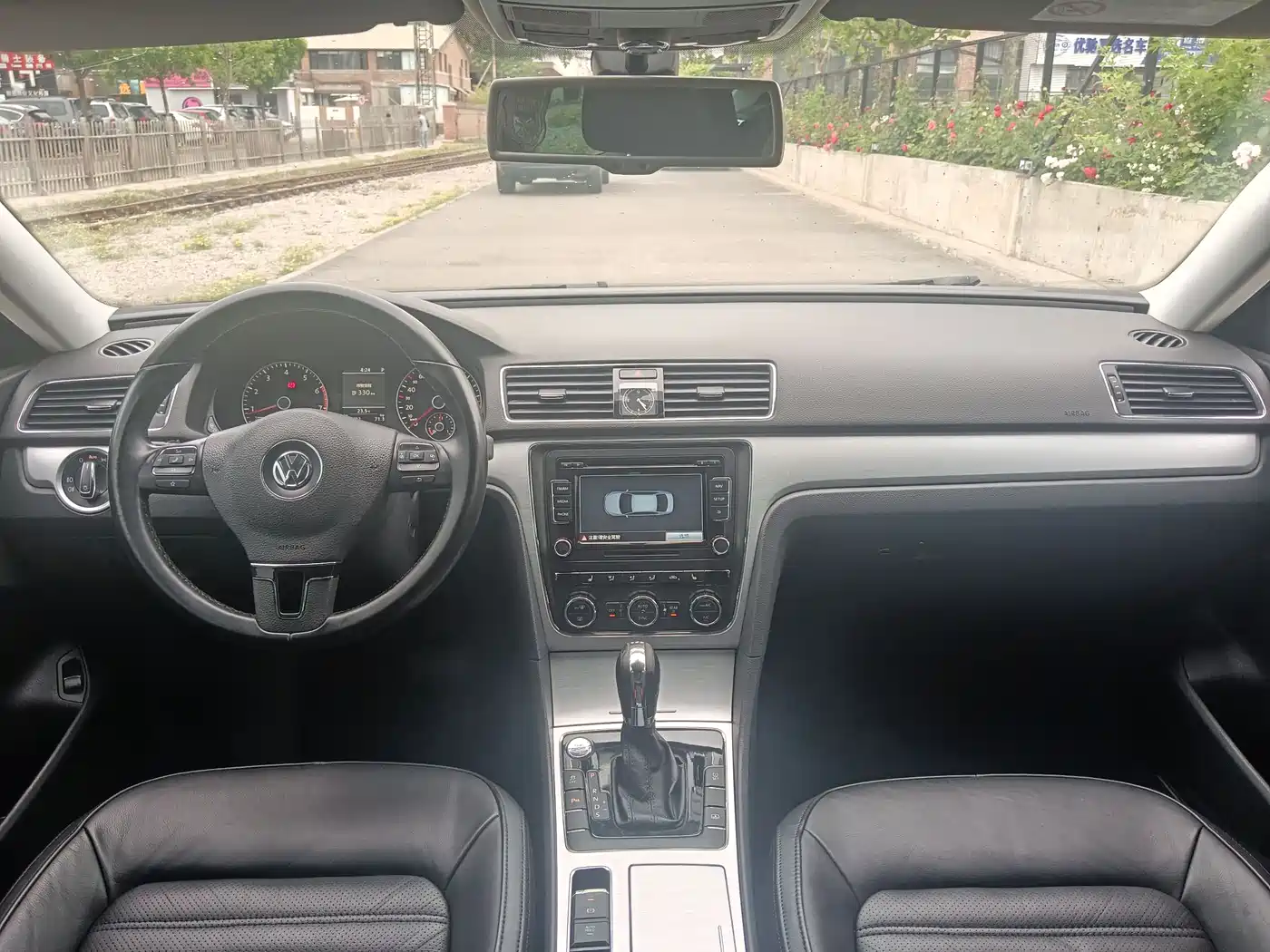 Volkswagen Passat 2014 1.8TSI DSG Executive Navigation Edition фото 17