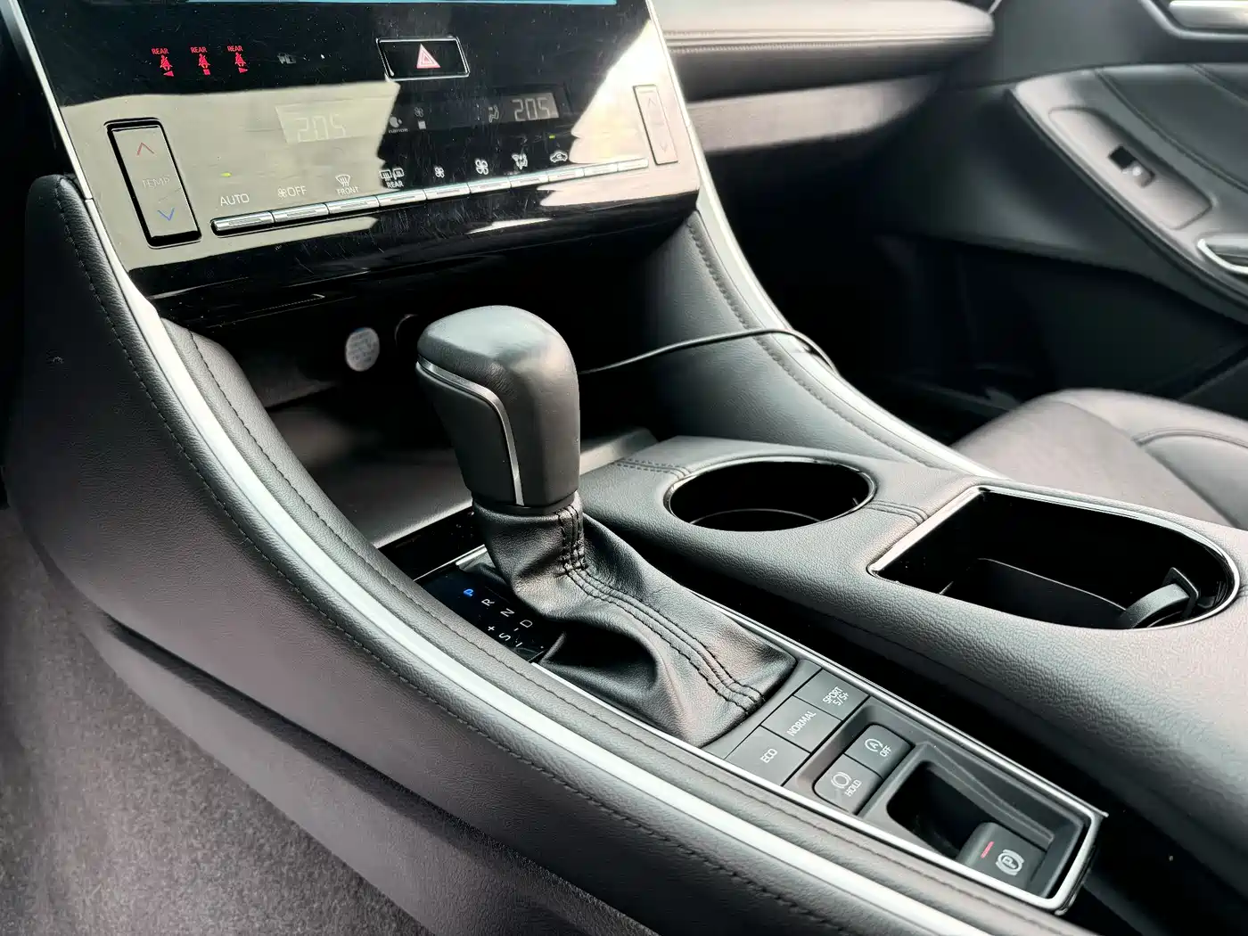Toyota Avalon 2023 2.5L Luxury Edition фото 15