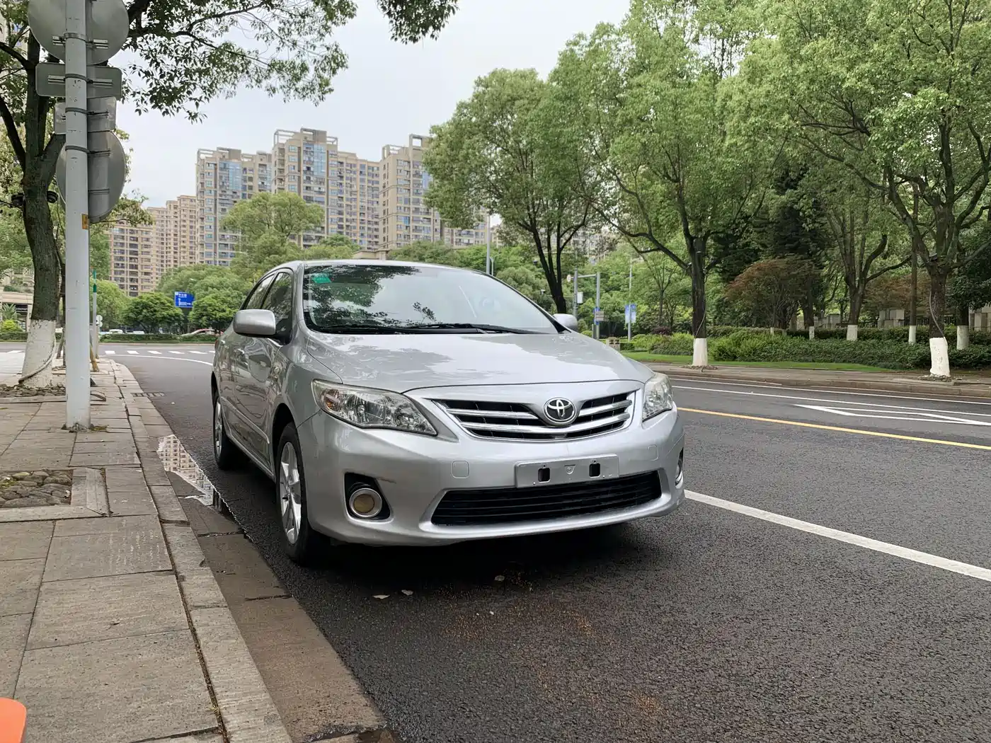 Toyota Corolla 2011 Model 1.8L CVT GLX-i фото 3