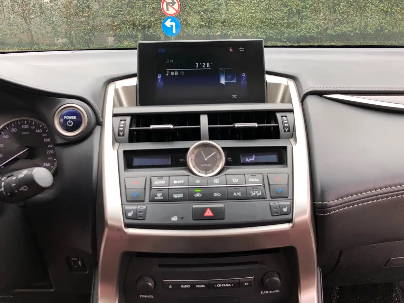 Lexus NX 2015 300h AWD F SPORT фото 10
