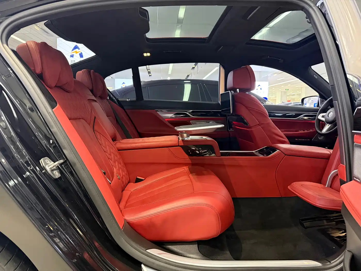 BMW 7 Series 2017 M760Li xDrive Excellence Luxury фото 15
