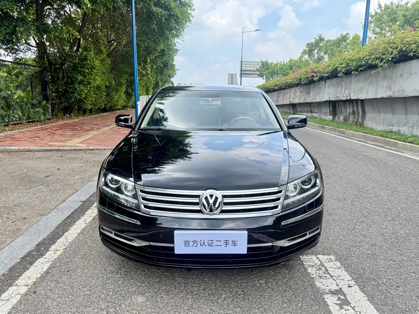 Volkswagen Phaeton 2011 3.6L V6 4-seat Long Wheelbase Individual фото 2