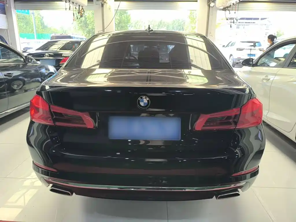 صورة 6 - BMW 5 Series