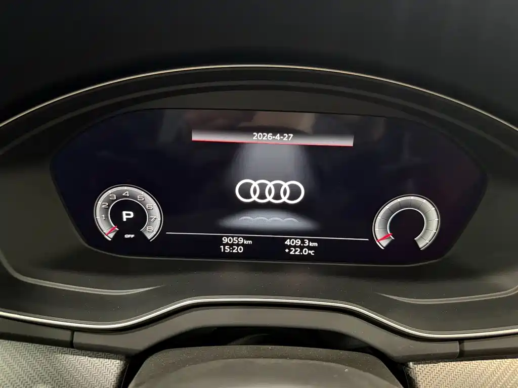 Audi Q5L 2025 45th Anniversary Edition 40 TFSI Luxury Sport фото 5