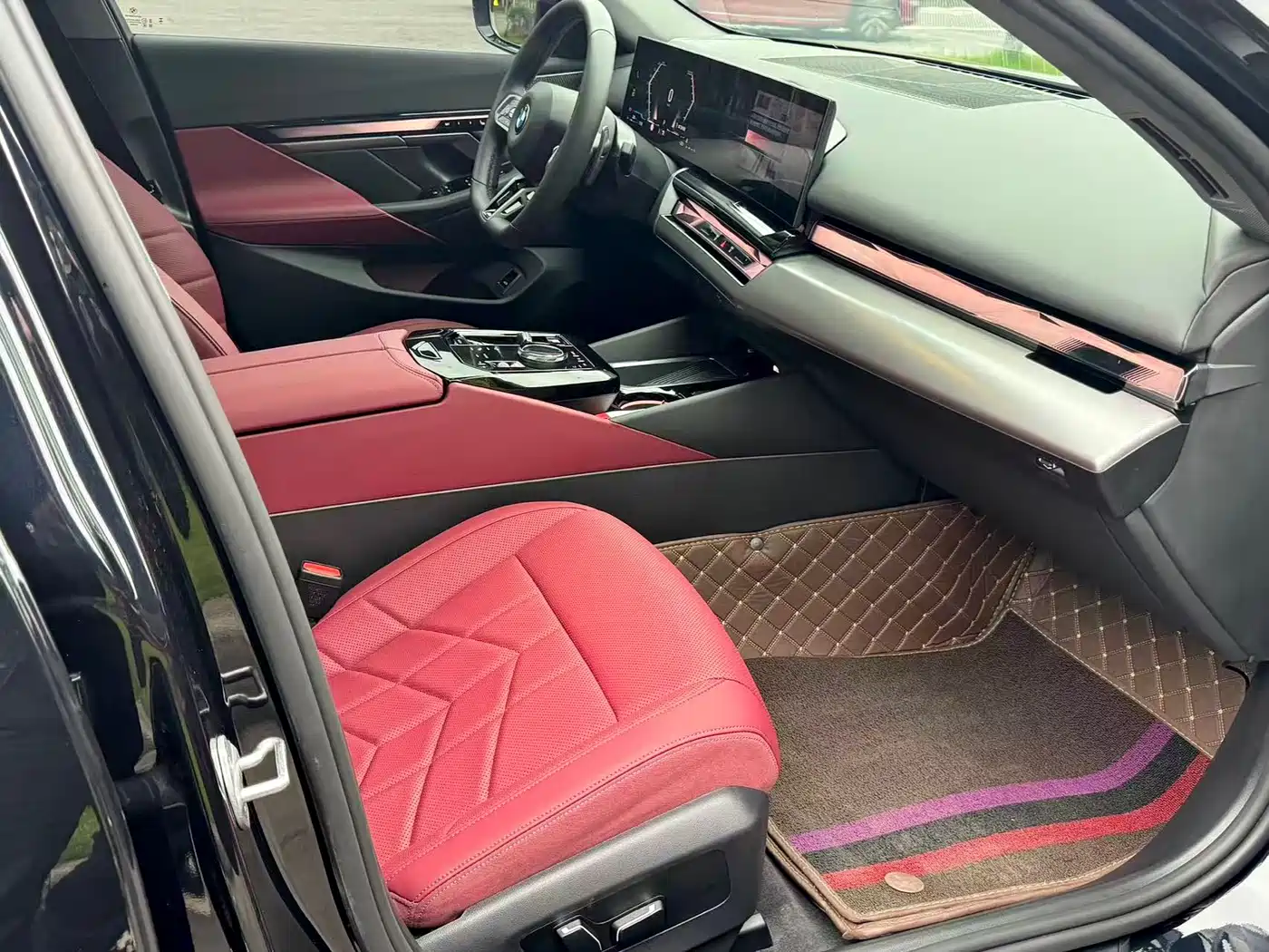 BMW 5 Series 2025 530Li Leading M Sport Package фото 9