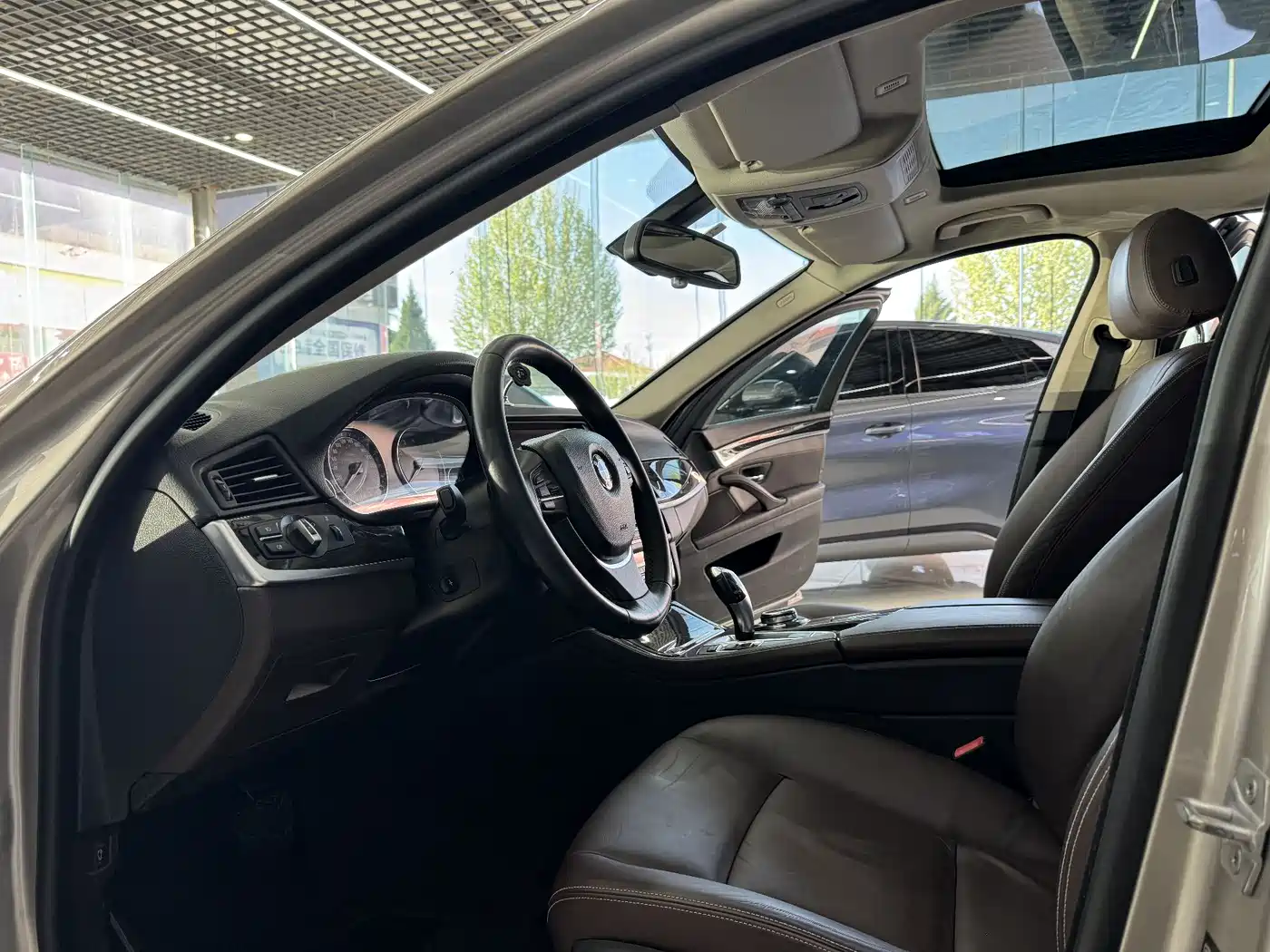 BMW 5 Series 2014 525Li Luxury Design Package фото 4