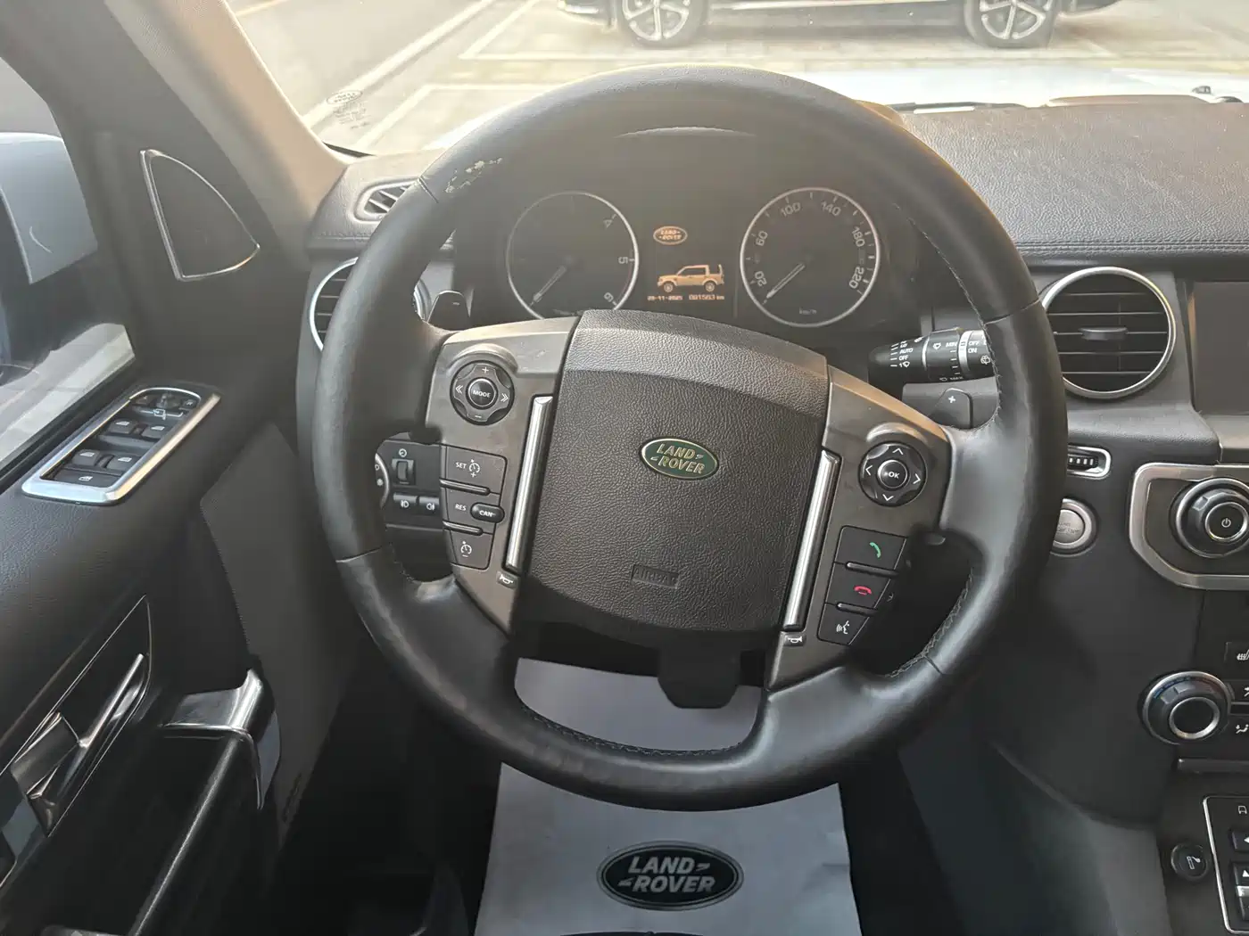 Land Rover Discovery 2013 3.0 SDV6 HSE Diesel фото 13