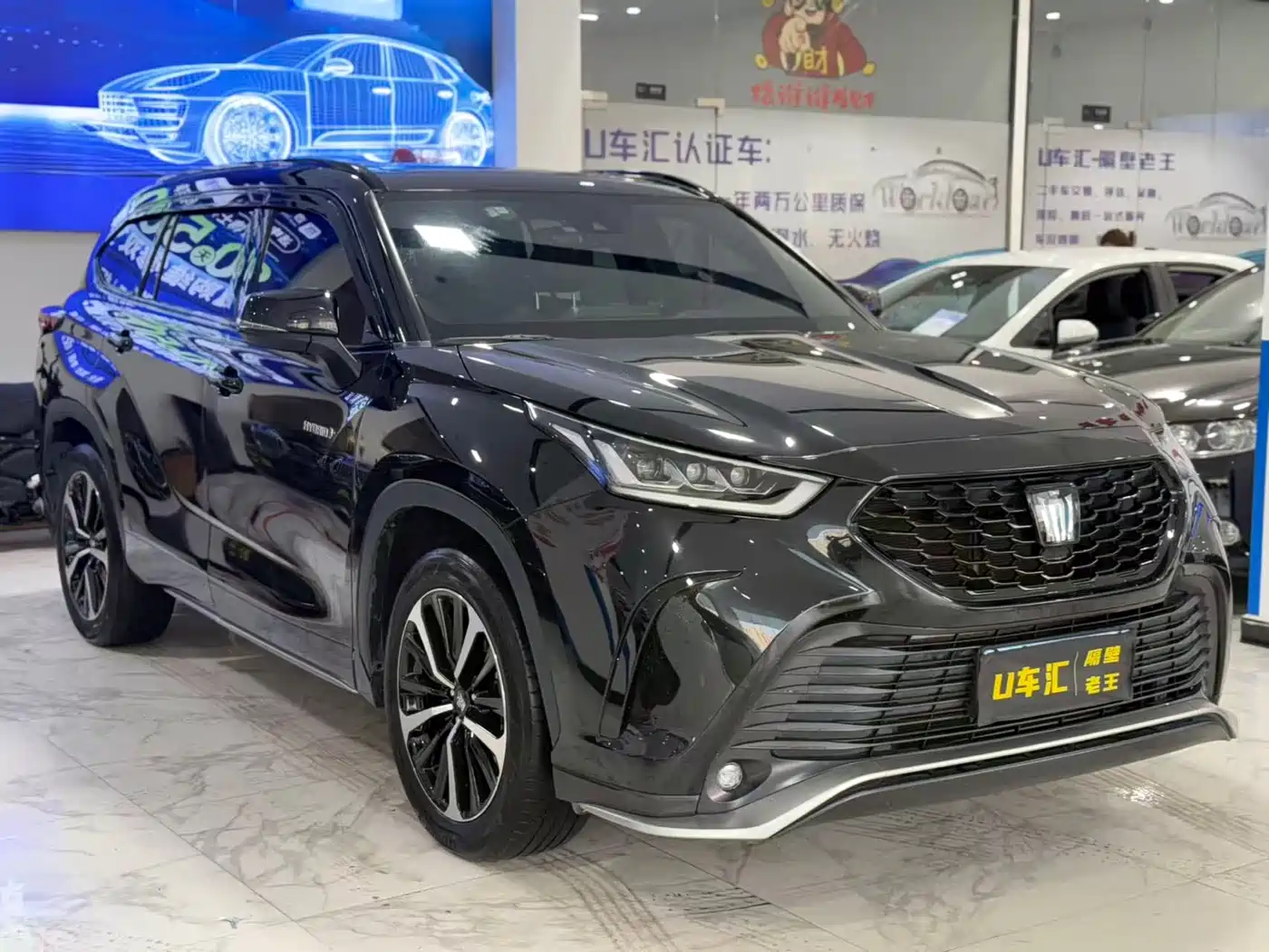 Toyota Crown Kluger 2023 2.5L HEV AWD Luxury Edition фото 3