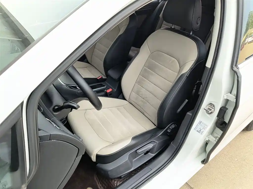 Volkswagen Golf 2017 230TSI Auto Luxury Millionth Anniversary Edition фото 14