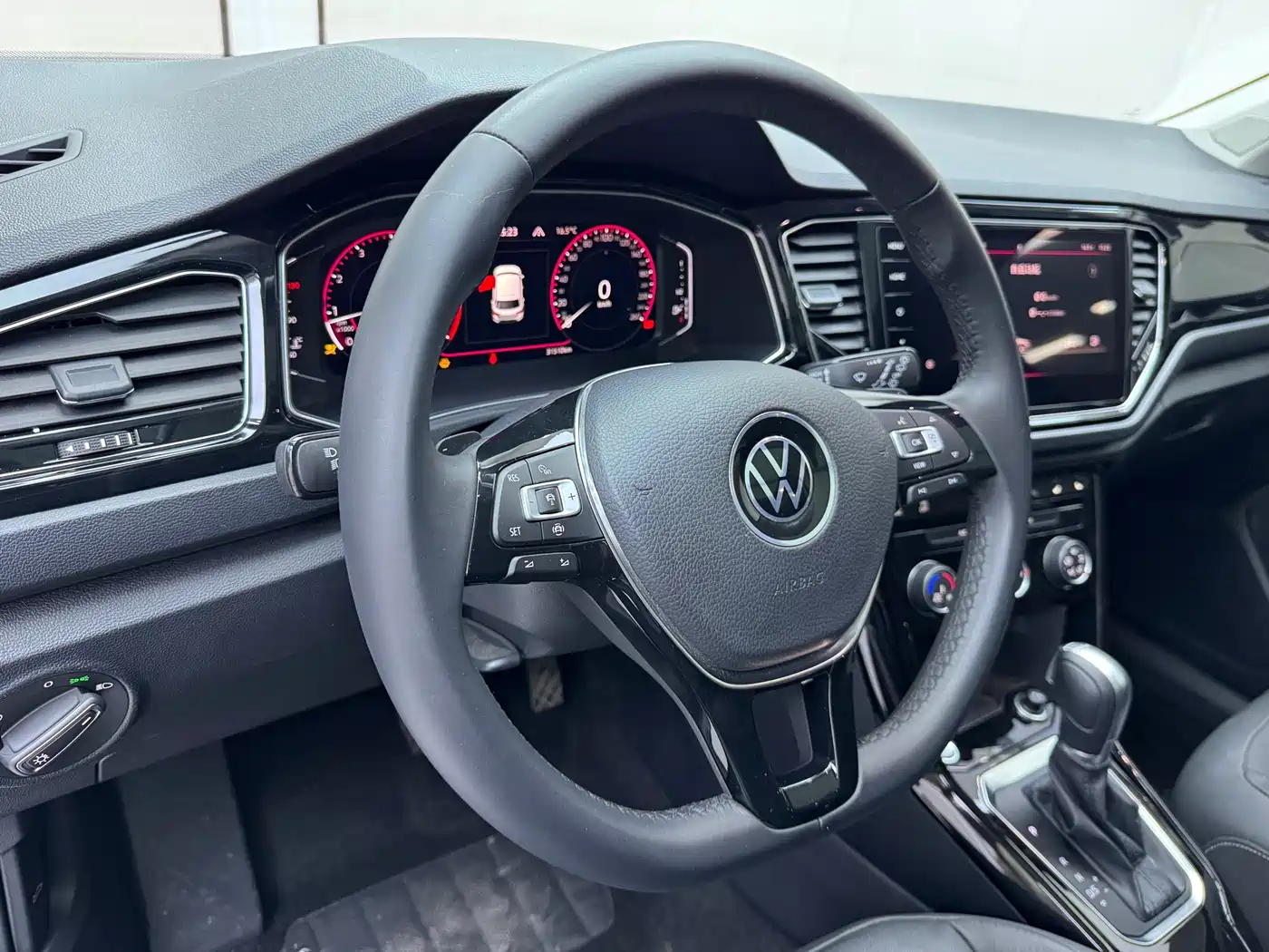 VOLKSWAGEN T ROC EXPLORING SONGS