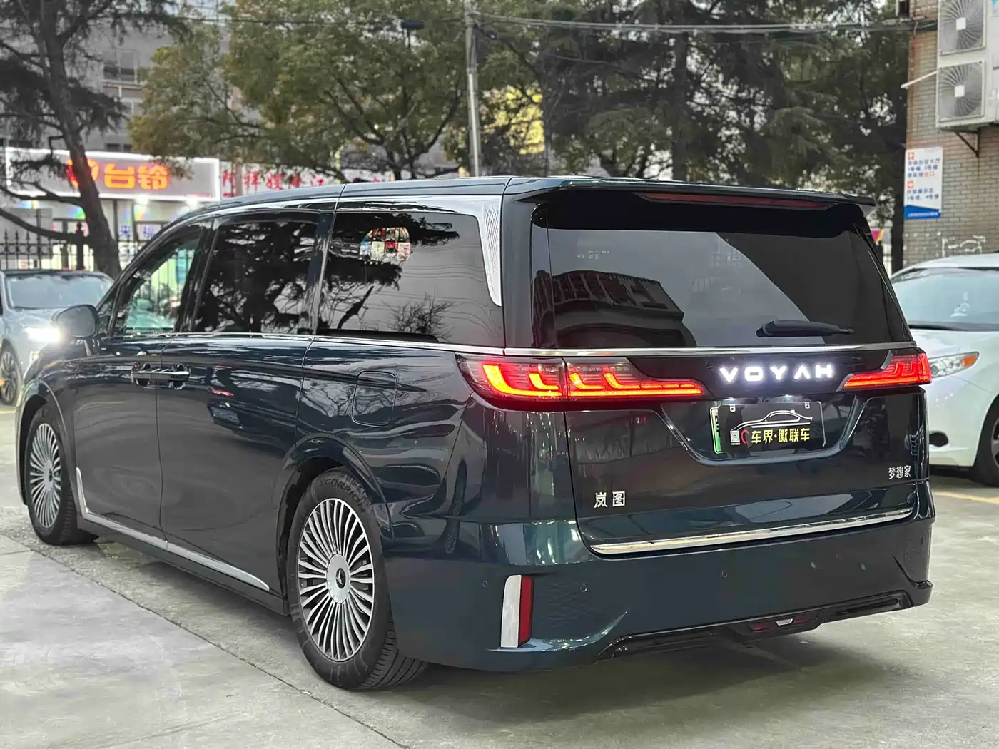 Voyah Auto Voyah Dreamer 2025 PHEV AWD Flagship Kunpeng Edition фото 21