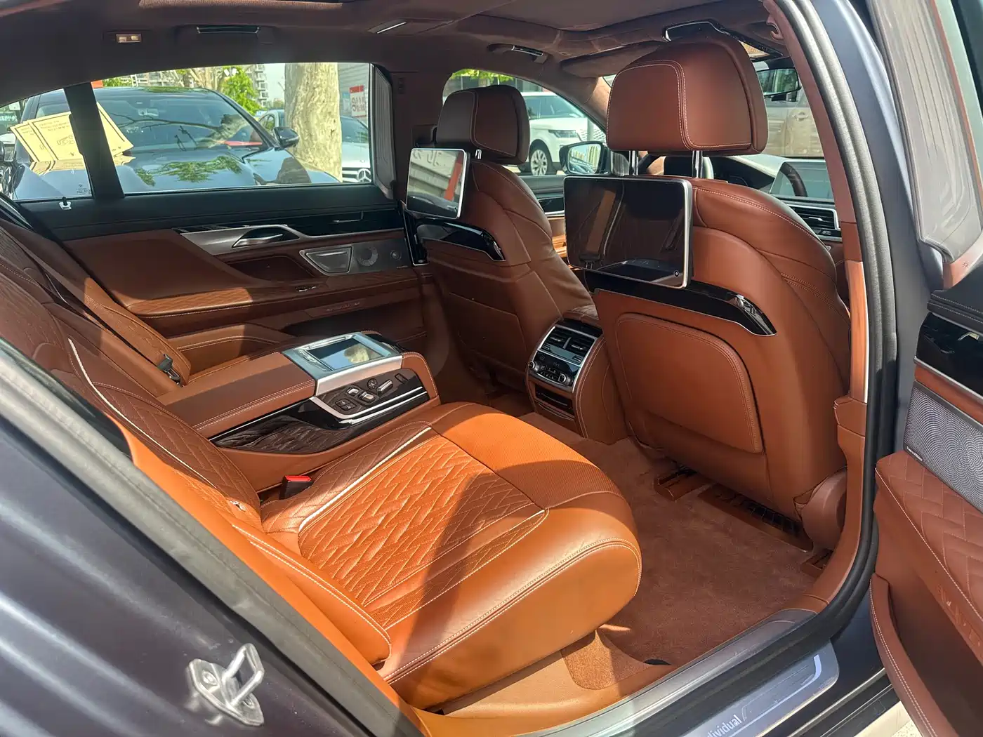 BMW 7 Series 2019 740Li xDrive Executive M Sport Package фото 15