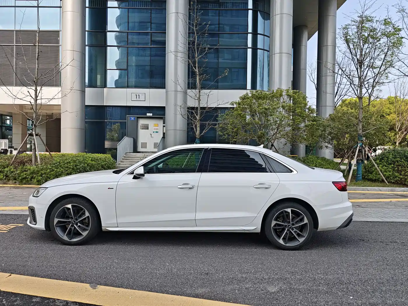 Audi A4L 2022 40 TFSI Luxury Dynamic фото 12
