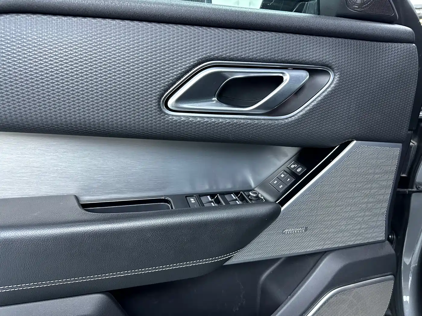 Land Rover Range Rover Velar 2019 380PS R-DYNAMIC SE фото 5