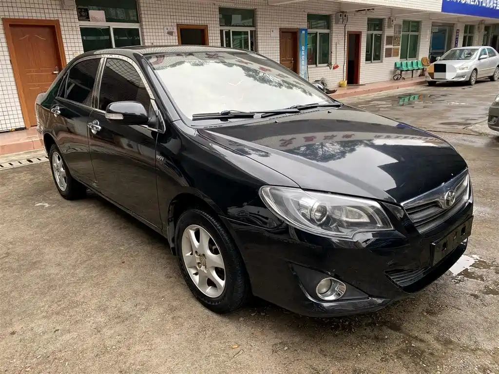 Toyota Corolla 2013 1.6L Automatic Luxury фото 3