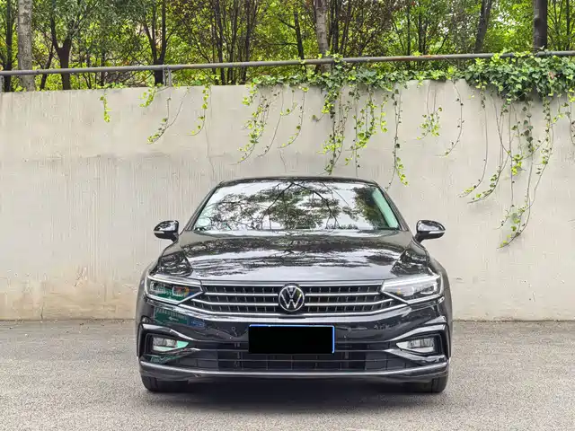 Volkswagen Magotan 2023 Model 2 Million Commemorative Edition 330TSI DSG Luxury — фото 2