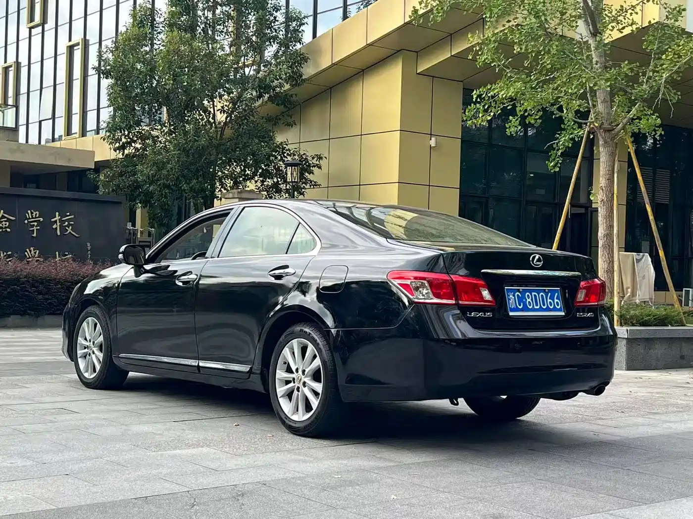 Фото 4 - Lexus ES