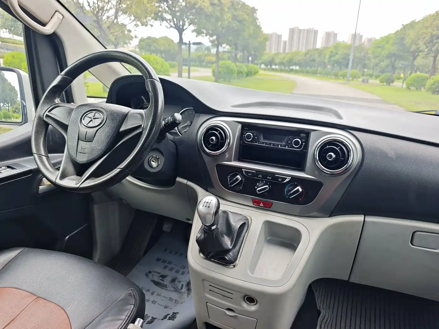 JAC Refine M3 2016 2015 Maker Edition 1.6L Luxury Smart
