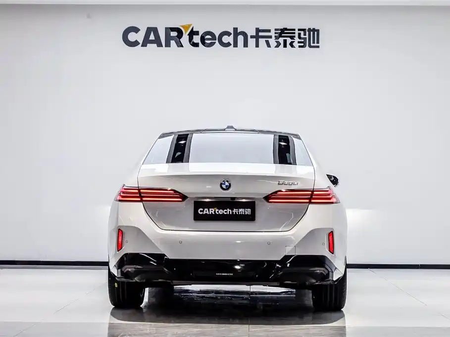 BMW 5 Series 2024 530Li Leading M Sport Package фото 5