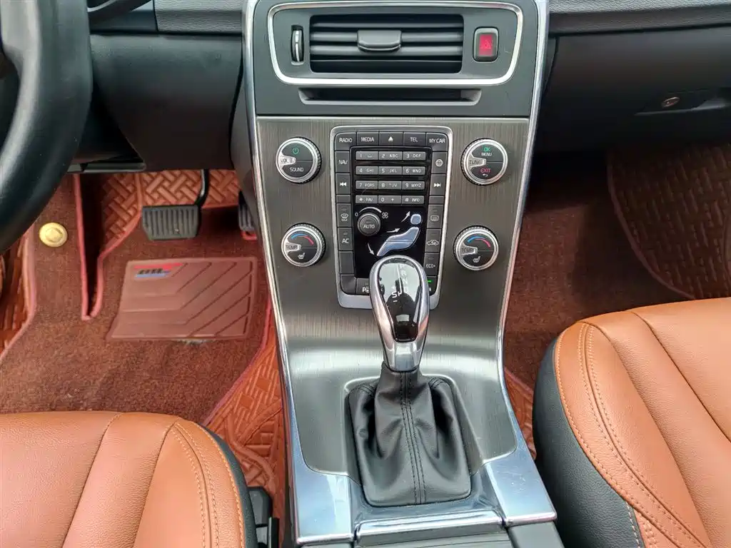 Фото 14 - Volvo V60