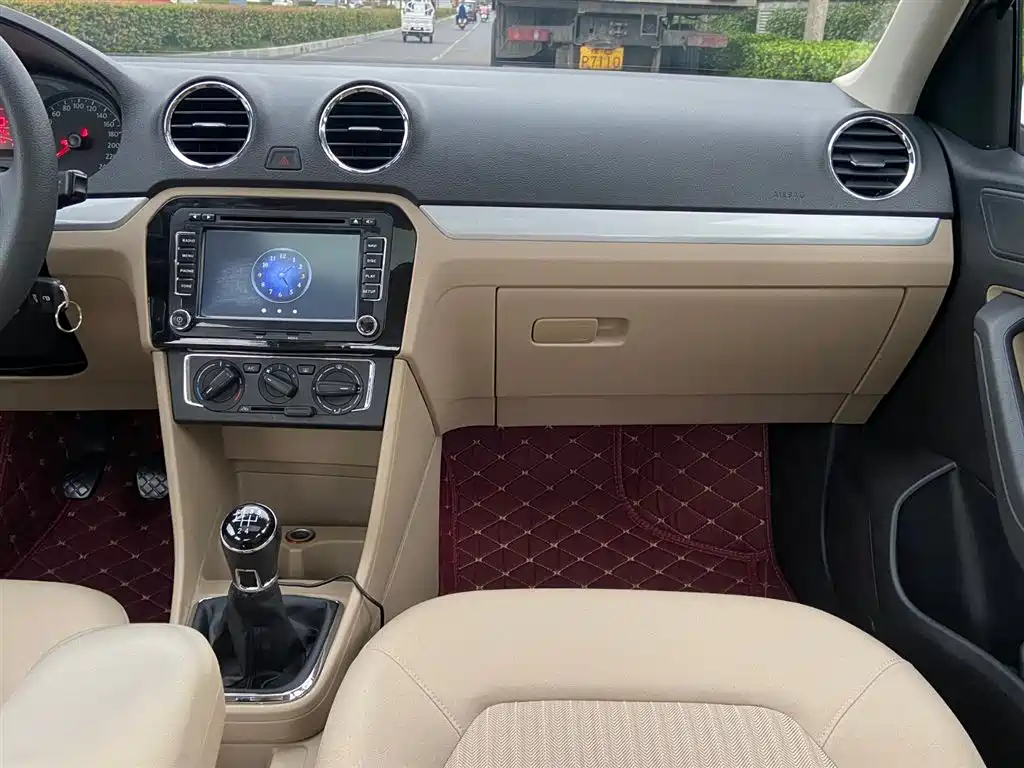 Volkswagen Jetta 2015 1.4L Manual Comfort фото 9