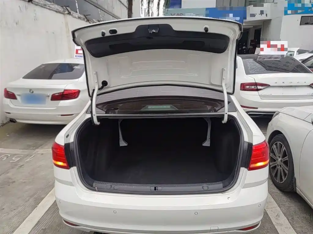 Volkswagen Lavida 2017 230TSI DSG Comfort Edition фото 19