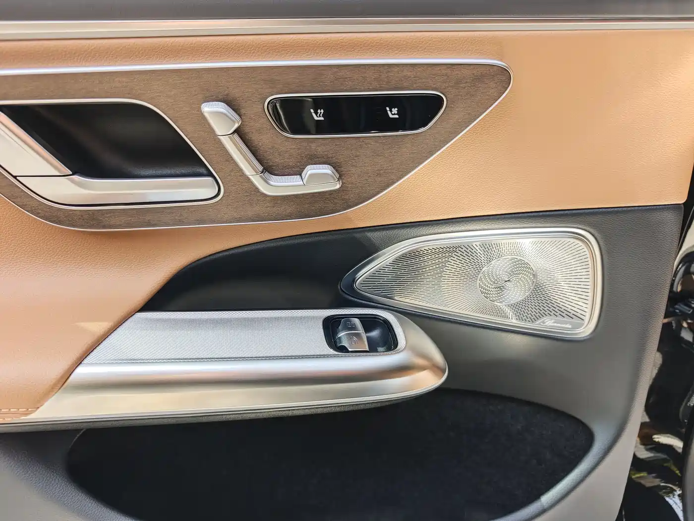 Mercedes-Benz E-Class фото 8