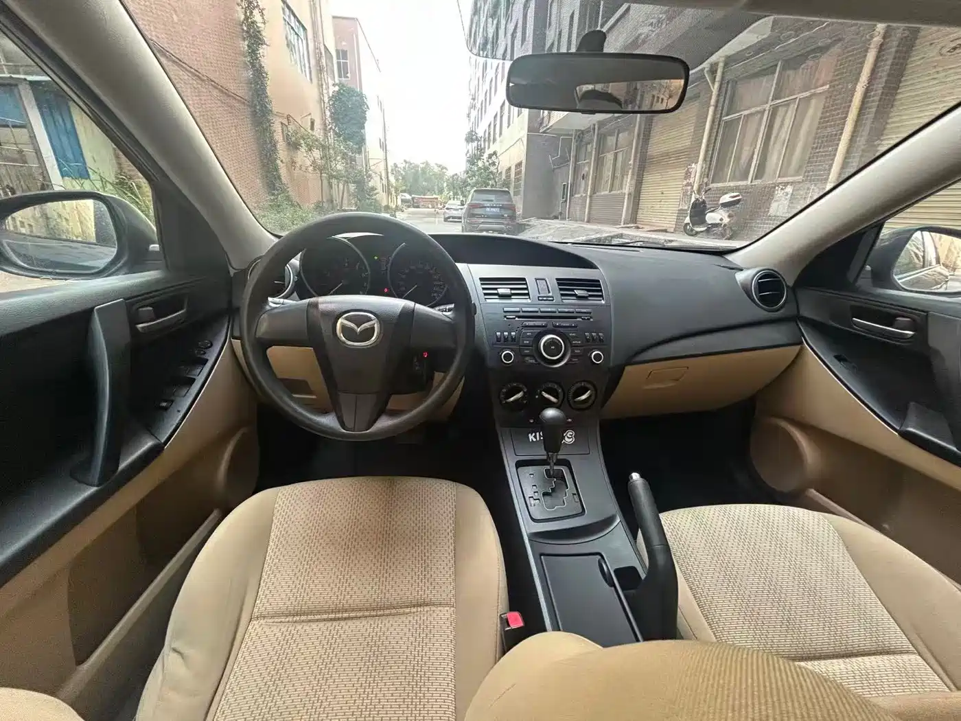 Mazda Mazda3 Axela 2012 2011 Sedan 1.6L Automatic Comfort