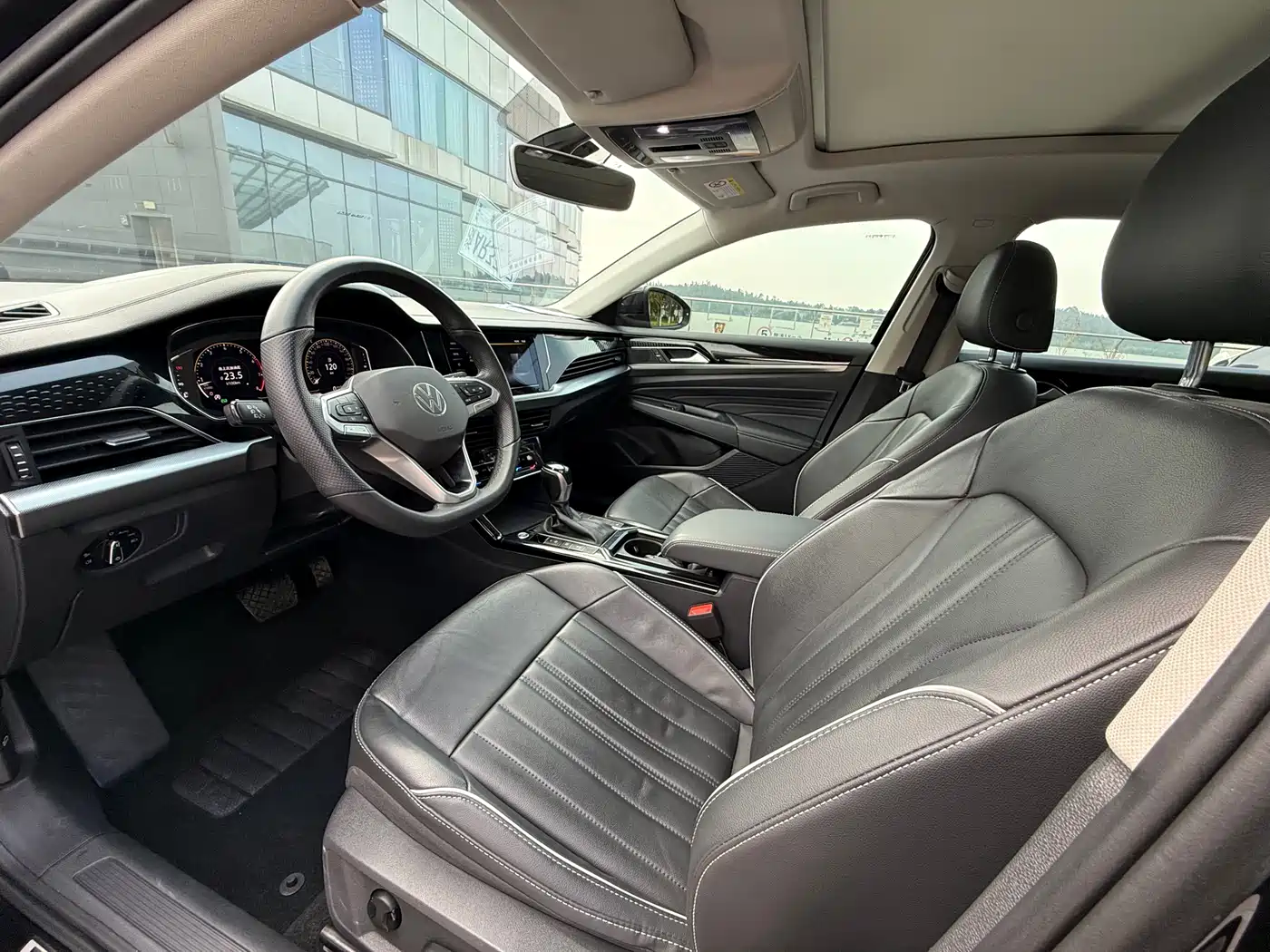 Volkswagen Passat 2022 330TSI Elite Edition фото 4