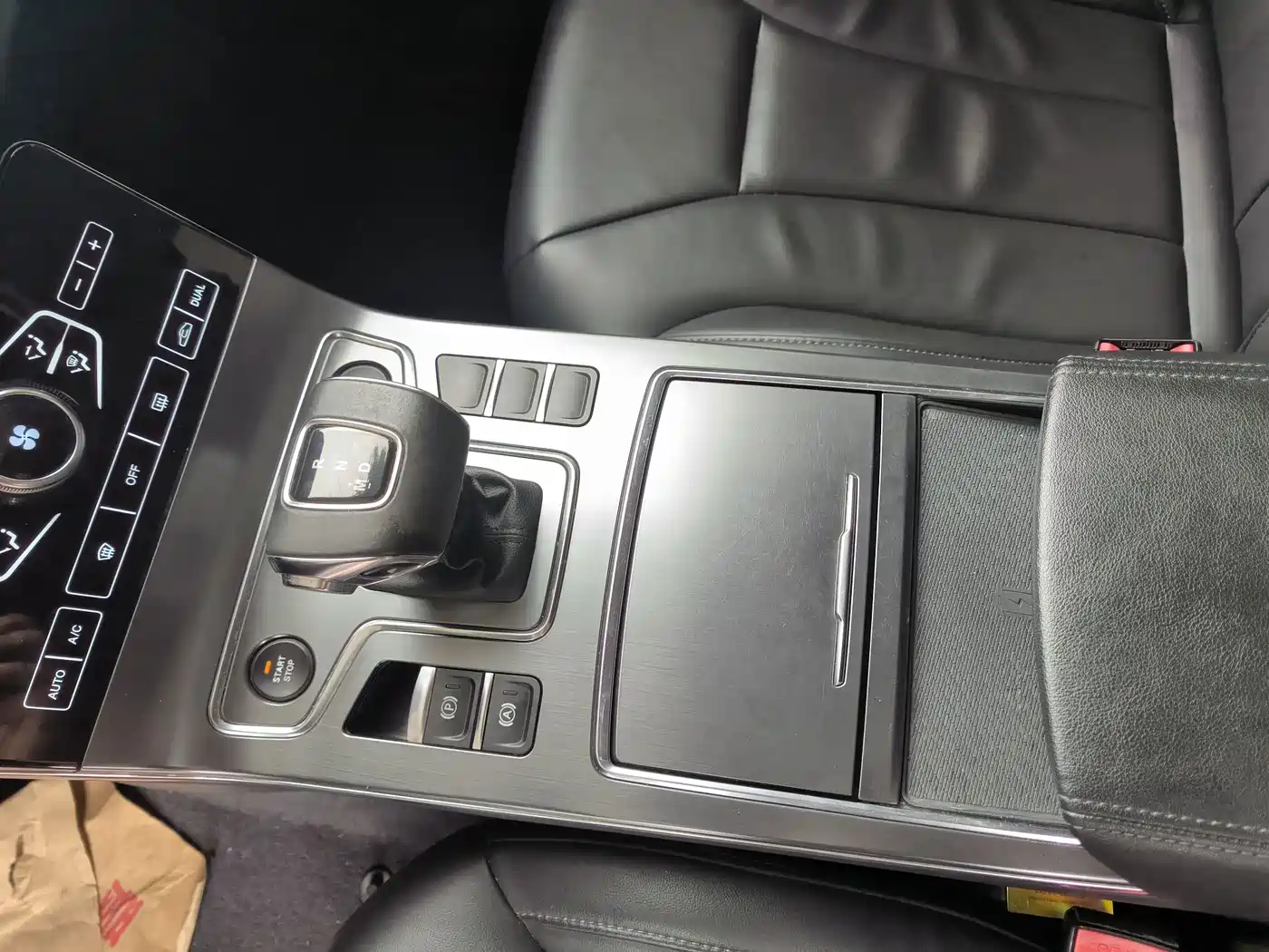 Фото 6 - Hongqi H5