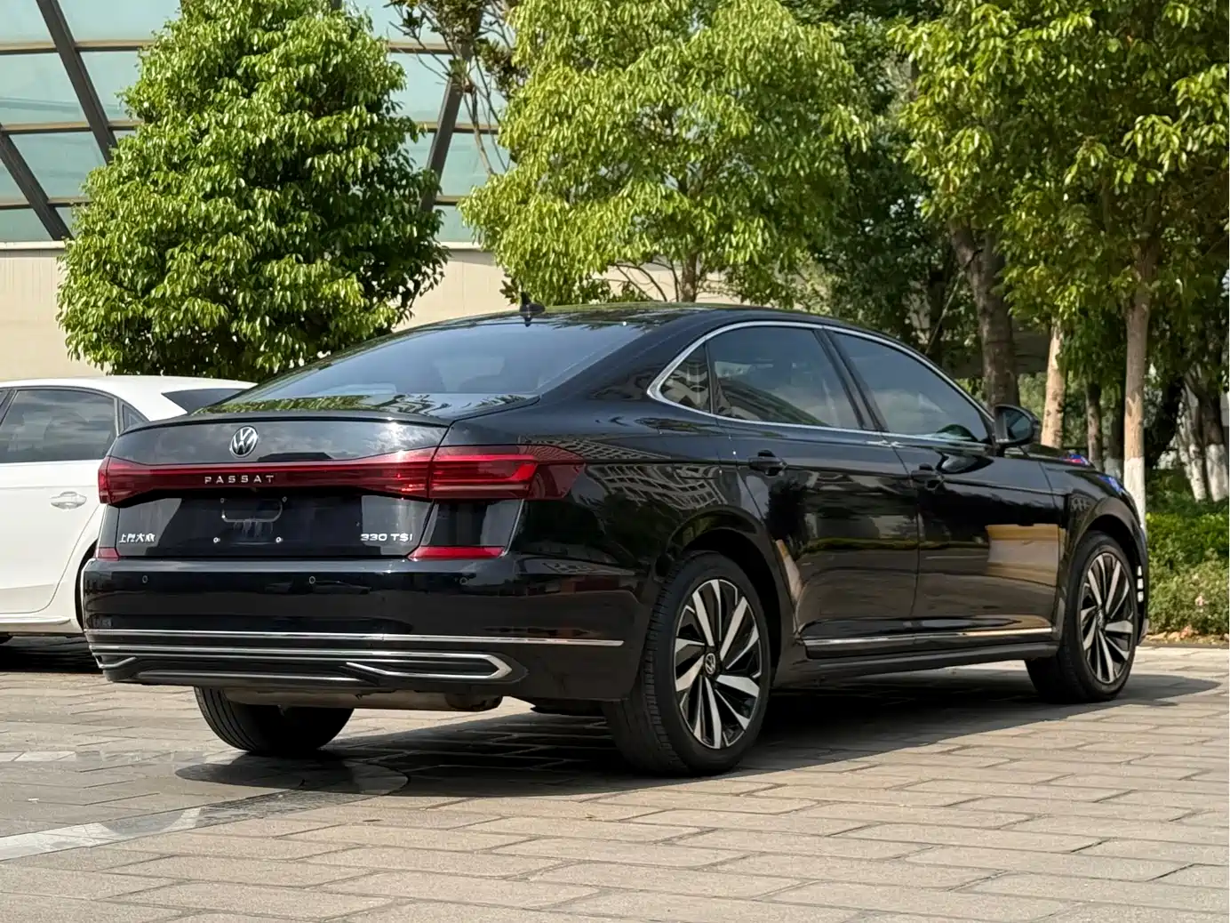 Volkswagen Passat 2022 330TSI Elite Edition фото 7