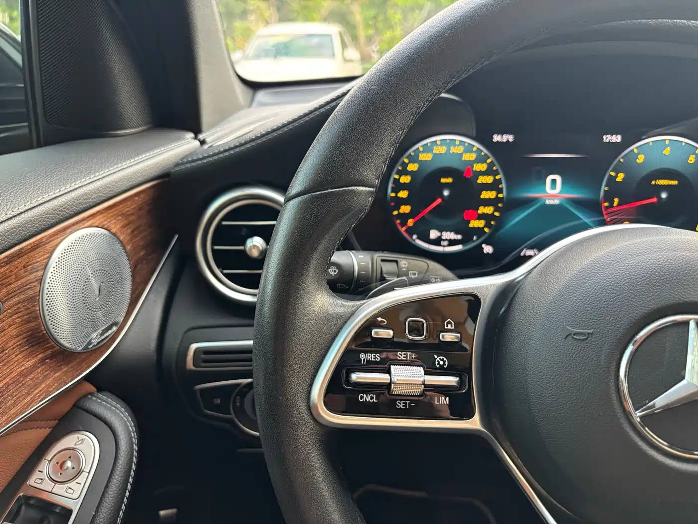 Mercedes-Benz GLC 2020 Facelift GLC 300 L 4MATIC Luxury фото 18