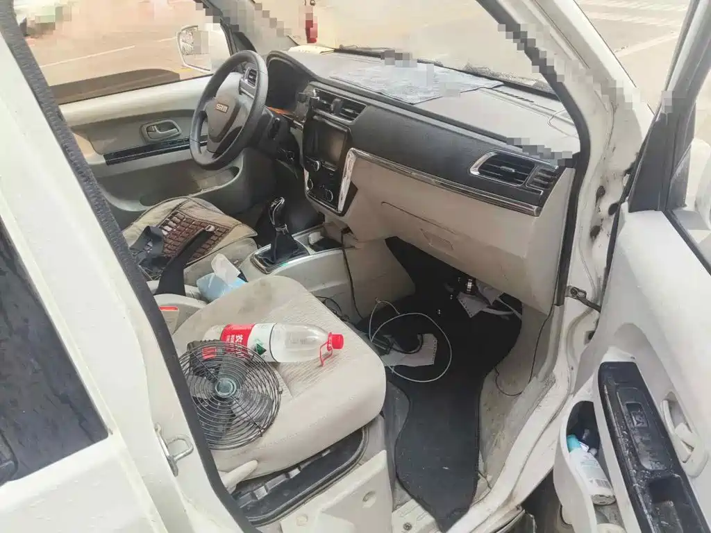Jinbei New Hiace X30L CNG 2023 2023 100L CNG Wealth Edition Passenger Van 6/7 Seats with Central AC SWCC15M
