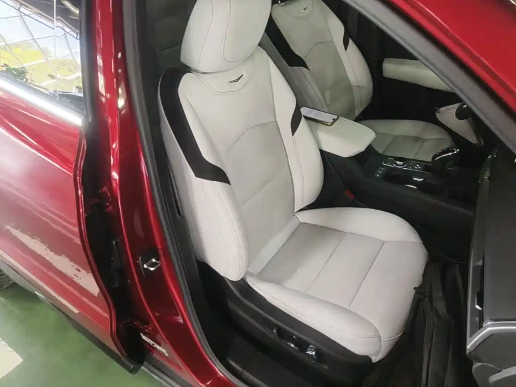 Фото 25 - Cadillac XT4
