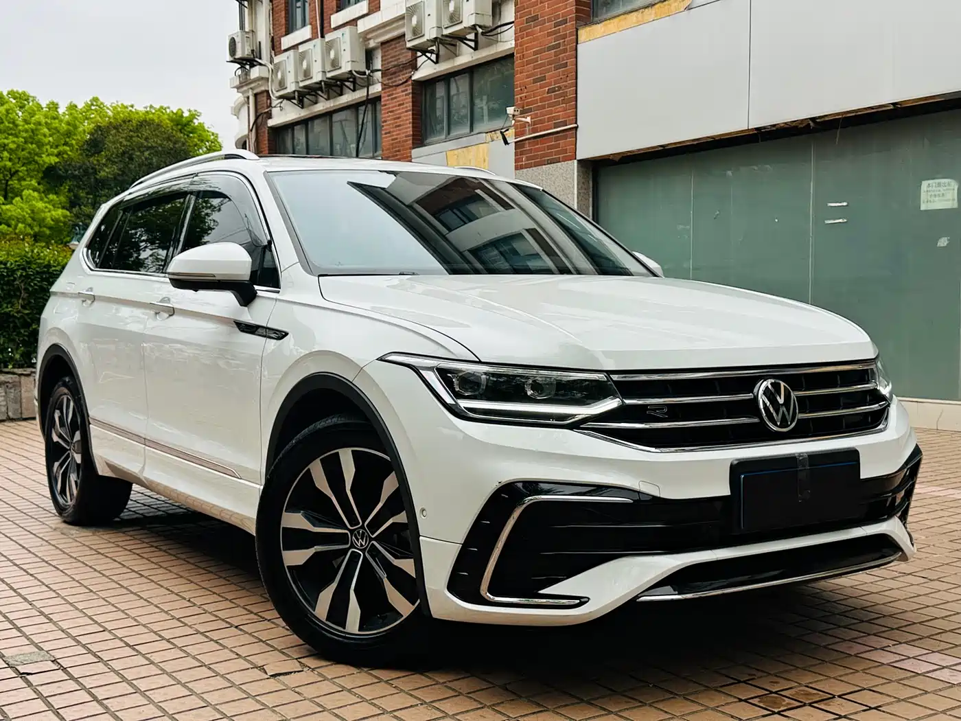 Volkswagen Tiguan L 2024 330TSI Automatic 2WD R-Line Premium Enjoyment Edition фото 3