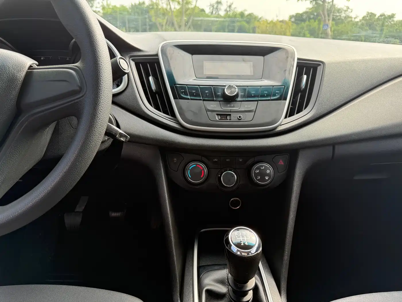 Chevrolet Cavalier 2016 1.5L Manual Enjoyment Edition фото 21