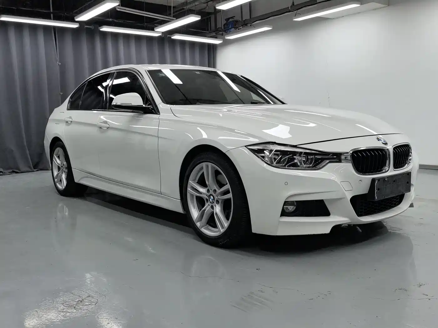 BMW 3 Series 2017 320i M Sport фото 3