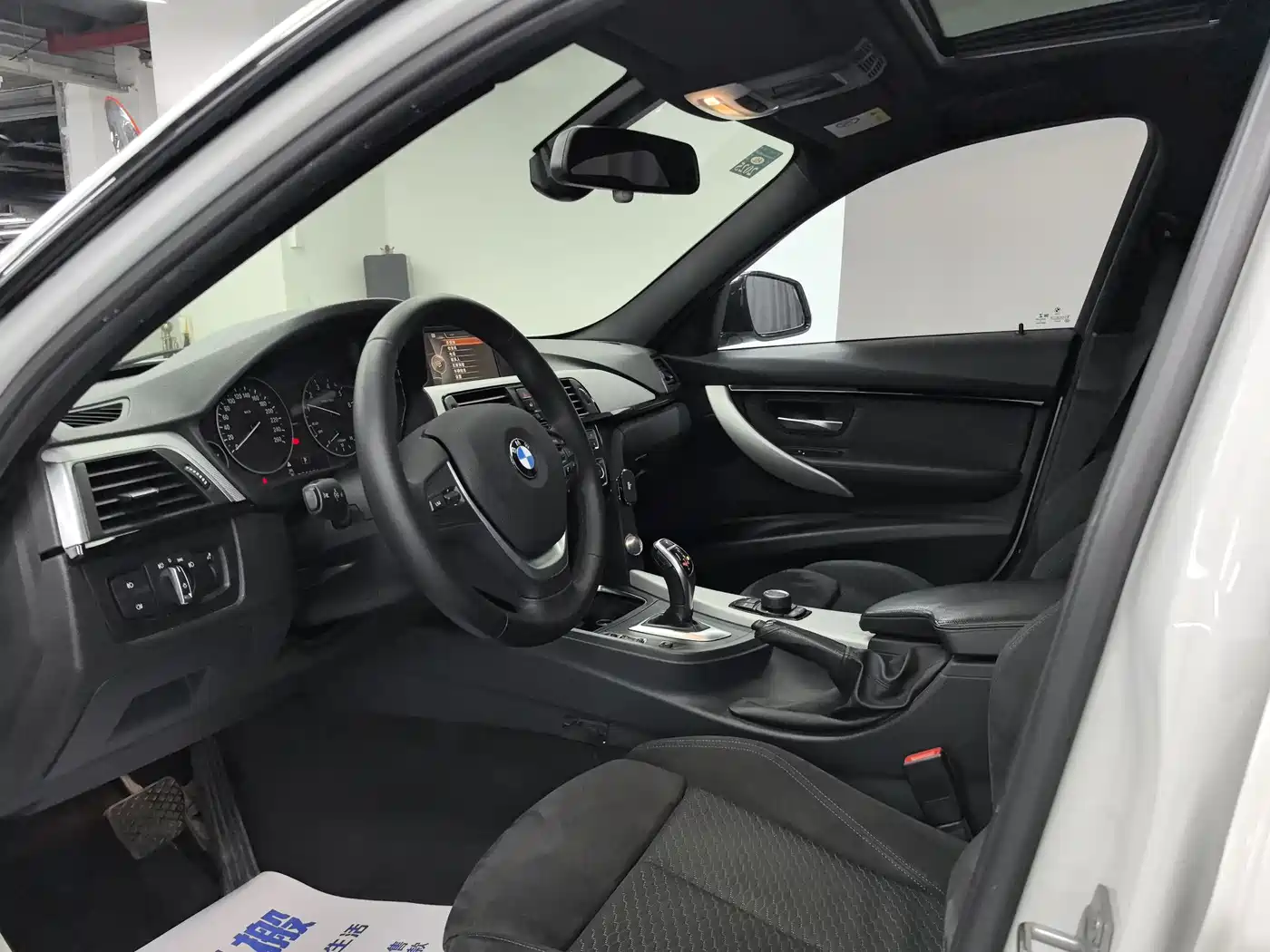 BMW 3 Series 2017 320i M Sport фото 4