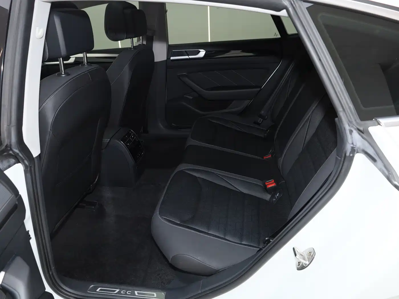 Volkswagen FAW-Volkswagen CC 2023 380TSI Eye-catching Edition фото 26