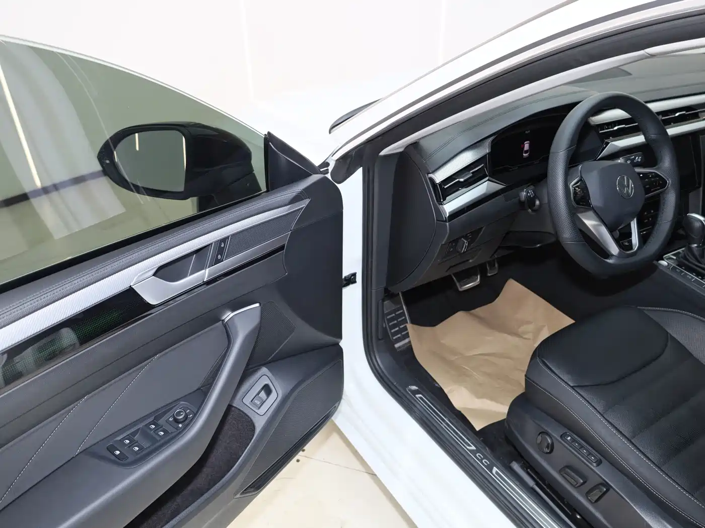 Volkswagen FAW-Volkswagen CC 2023 380TSI Eye-catching Edition фото 28