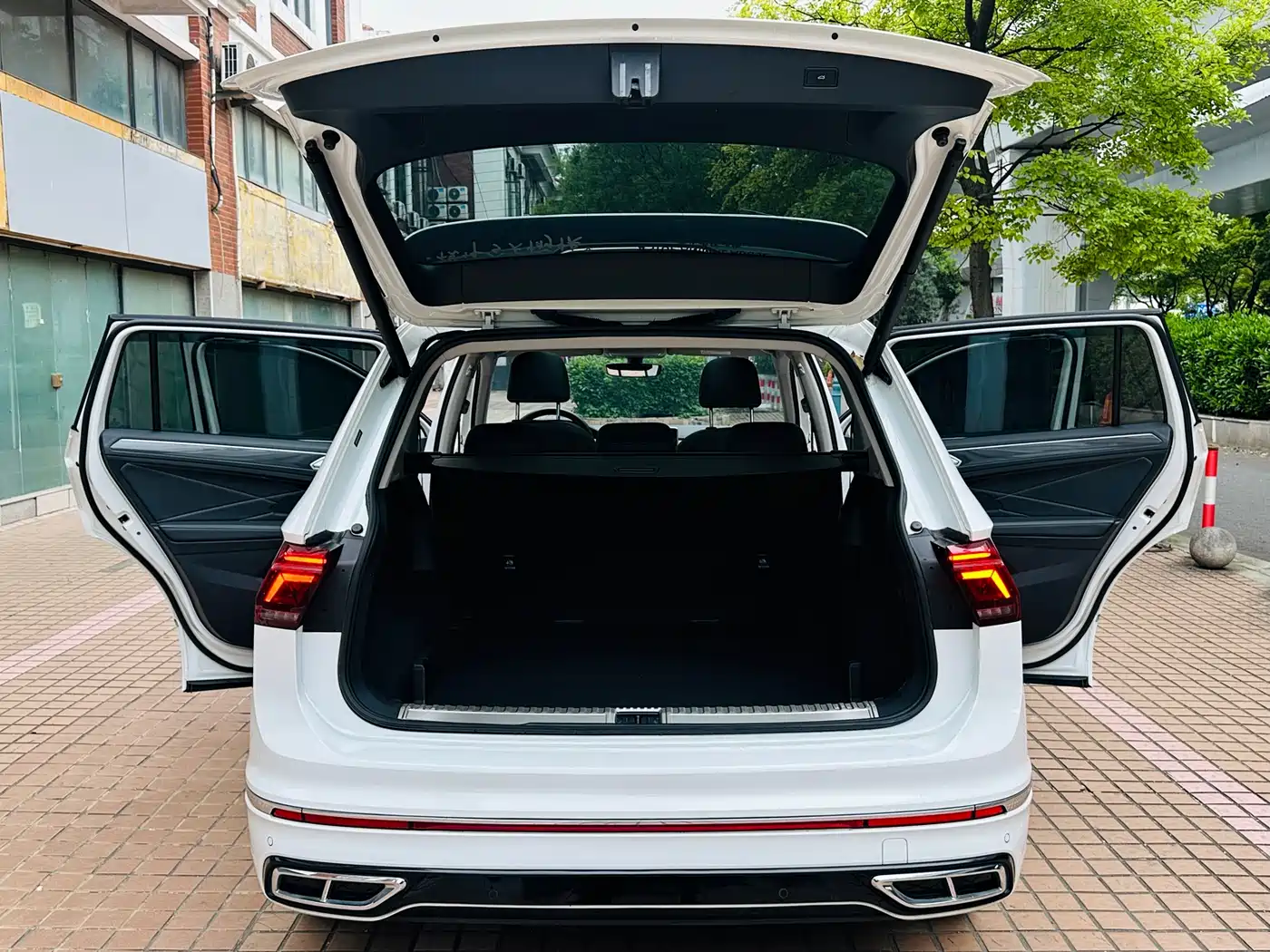 Volkswagen Tiguan L 2024 330TSI Automatic 2WD R-Line Premium Enjoyment Edition фото 20
