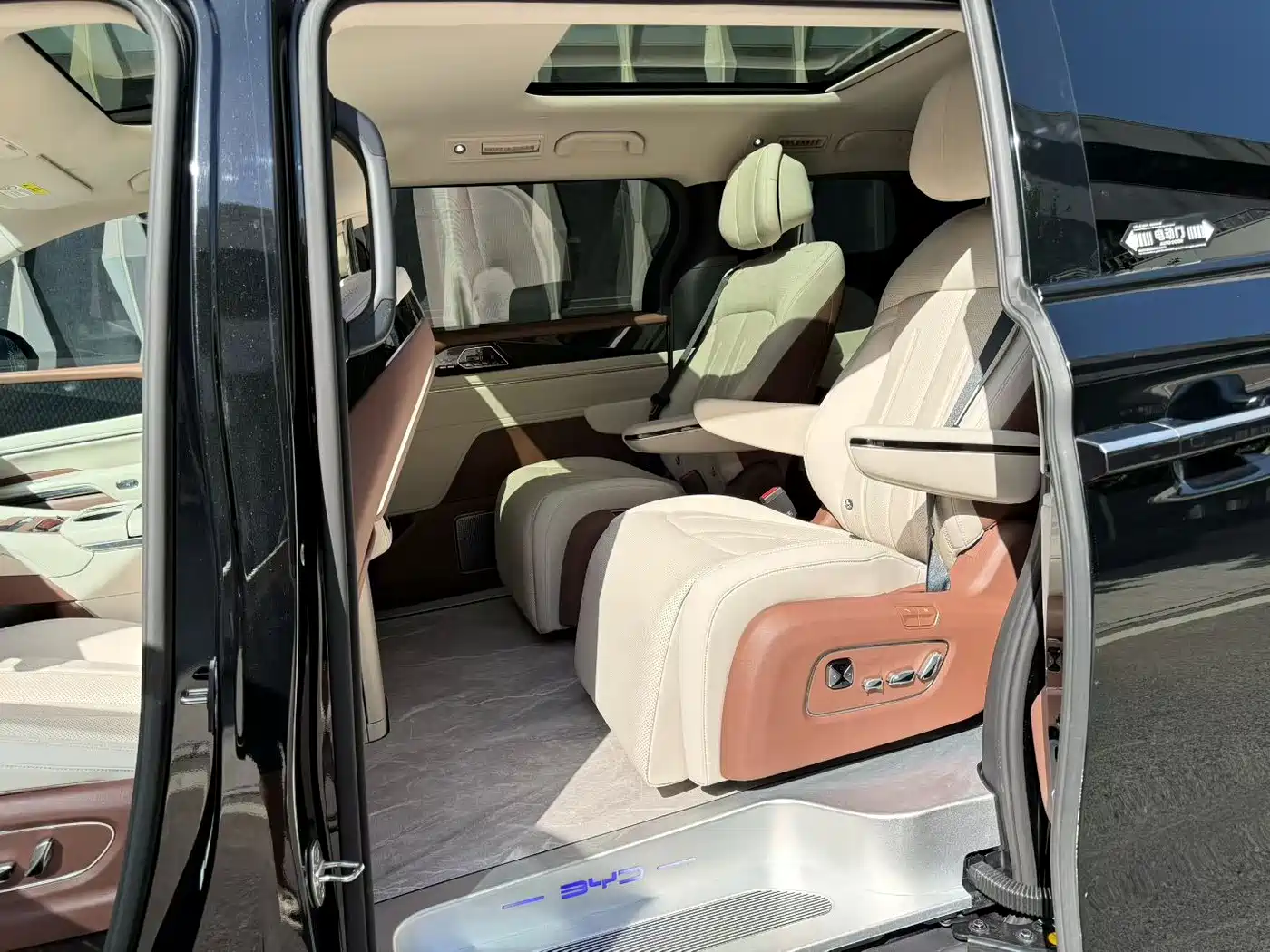 BYD Xia 2025 2025 DM-i 1.5T 100km Surpass Edition