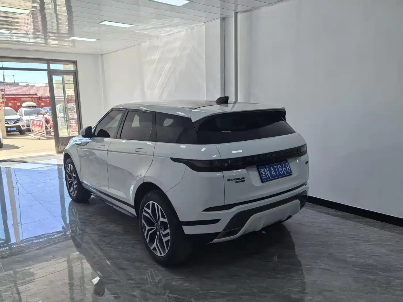 Land Rover Range Rover Evoque 2020 249PS R-DYNAMIC SE Sport Tech Edition фото 3