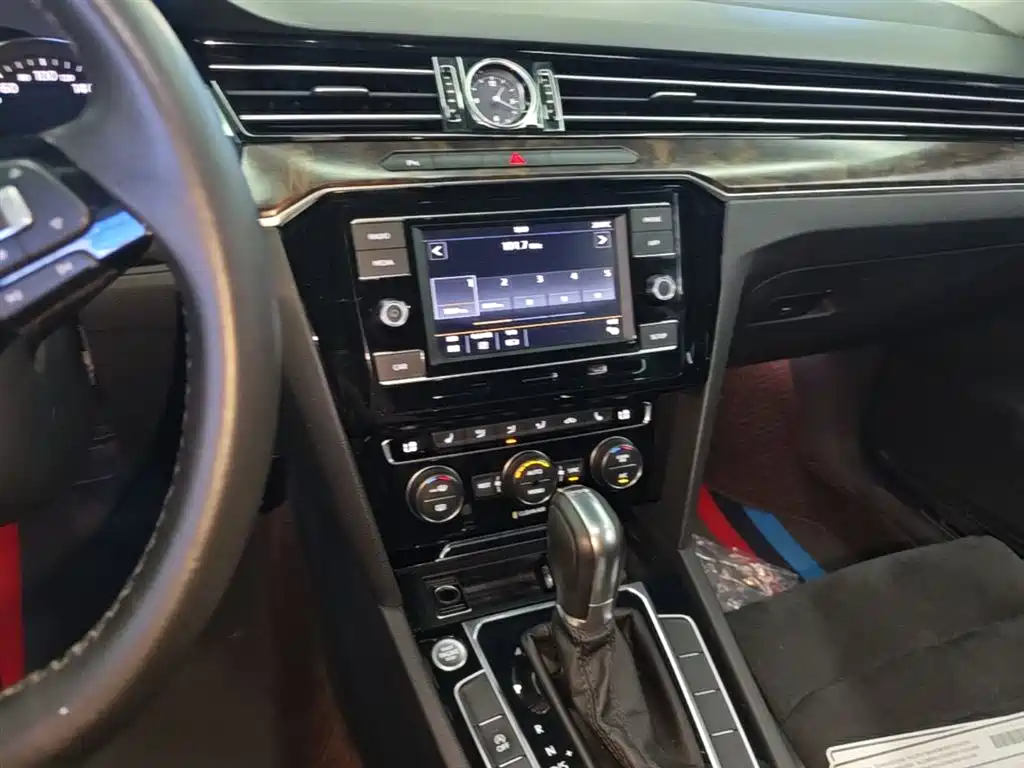 Volkswagen Magotan 2018 330TSI DSG Luxury фото 13