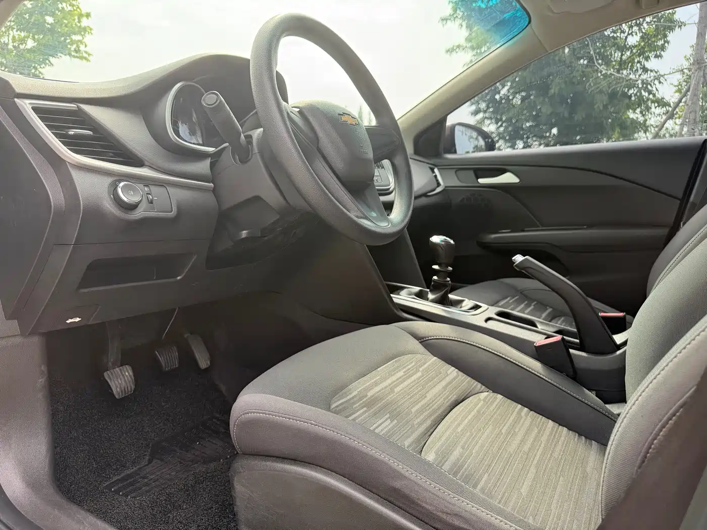 Chevrolet Cavalier 2016 1.5L Manual Enjoyment Edition фото 11