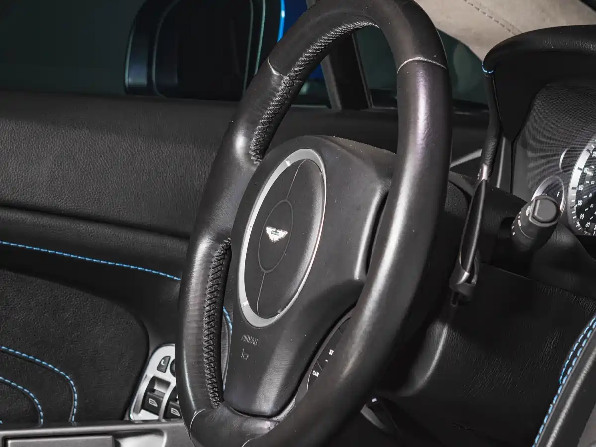 Aston Martin V8 Vantage 2018 2016 4.7L Coupe