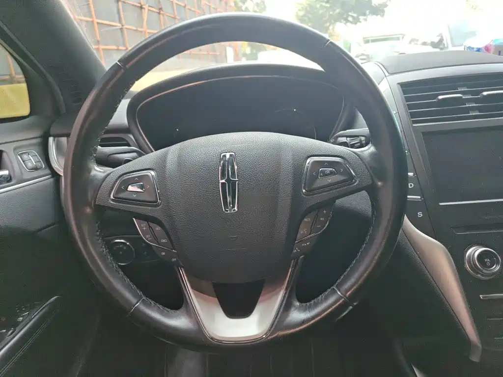 Фото 3 - Lincoln MKC